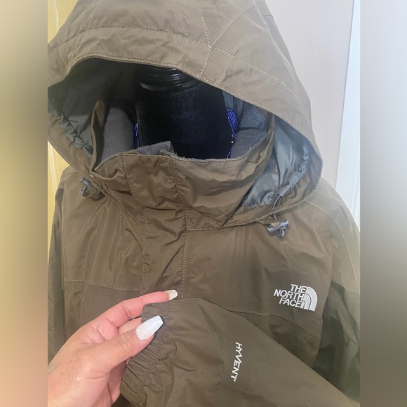 The Northface Men’s hyvent coat - Picture 5 of 5